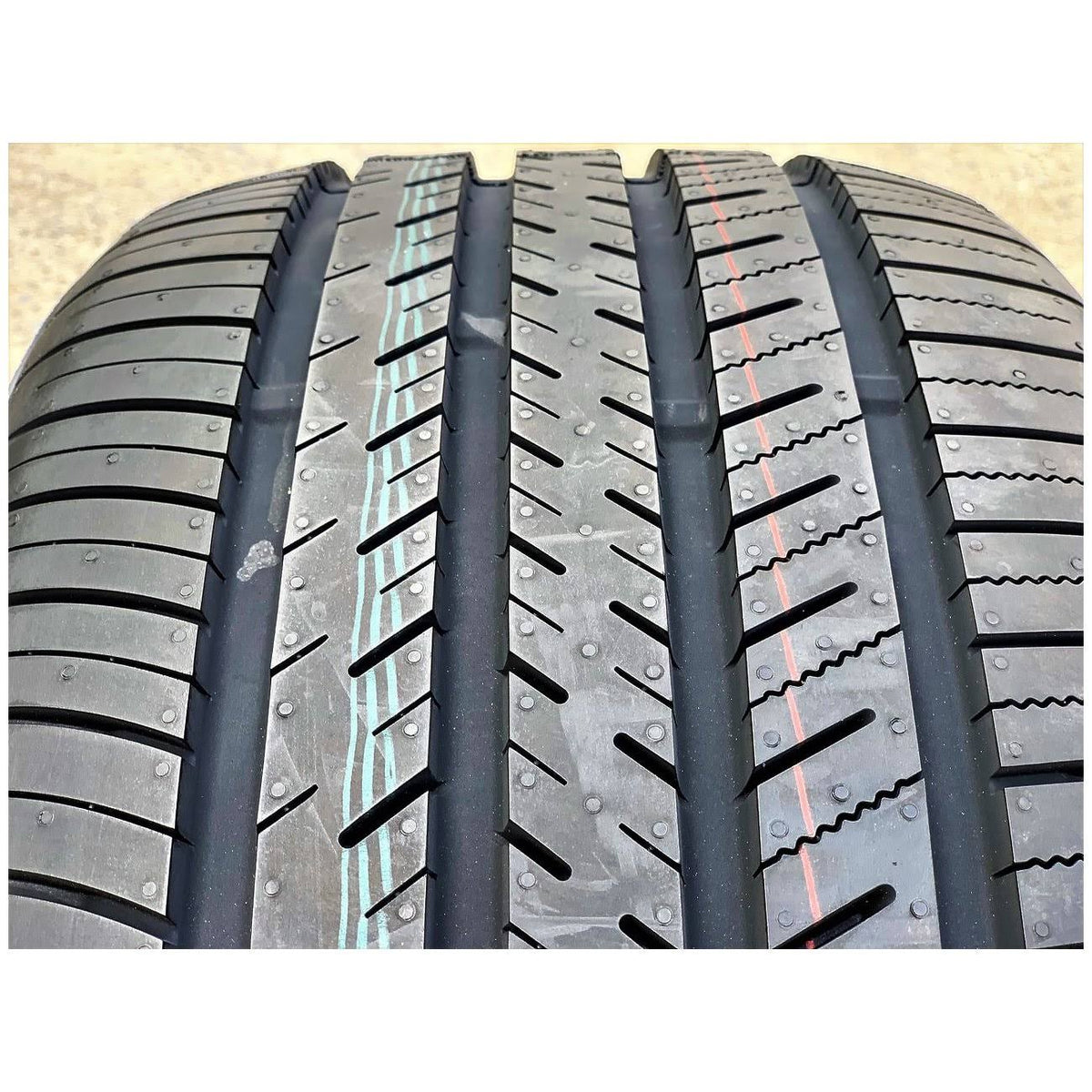 285/45R19 111W XL High Performance All Season Tire U8076