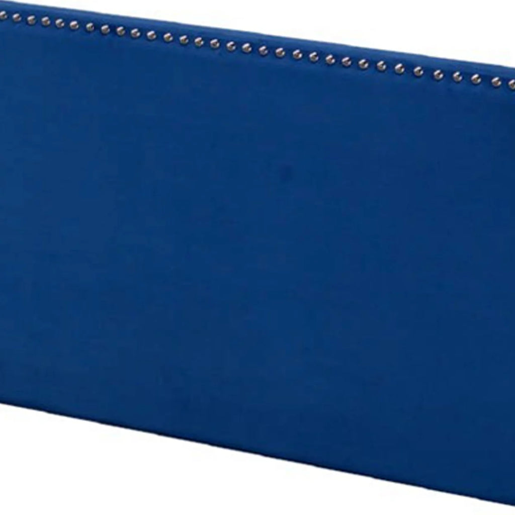 Queen Bed with Nailhead Trim N129552