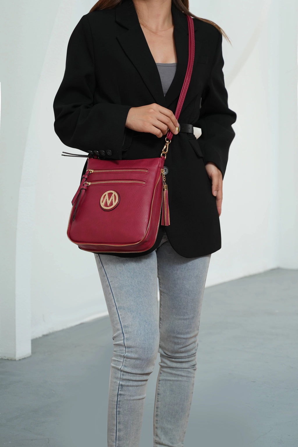 Faux Leather Expandable Crossbody Bag Q690