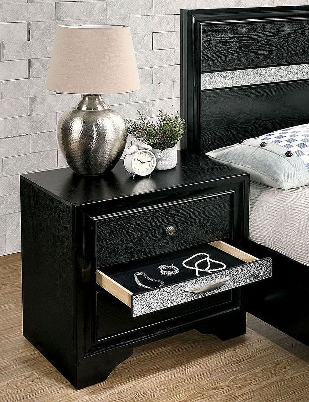 Black Queen Size 4pc Bedroom Set Solid Wood A60343