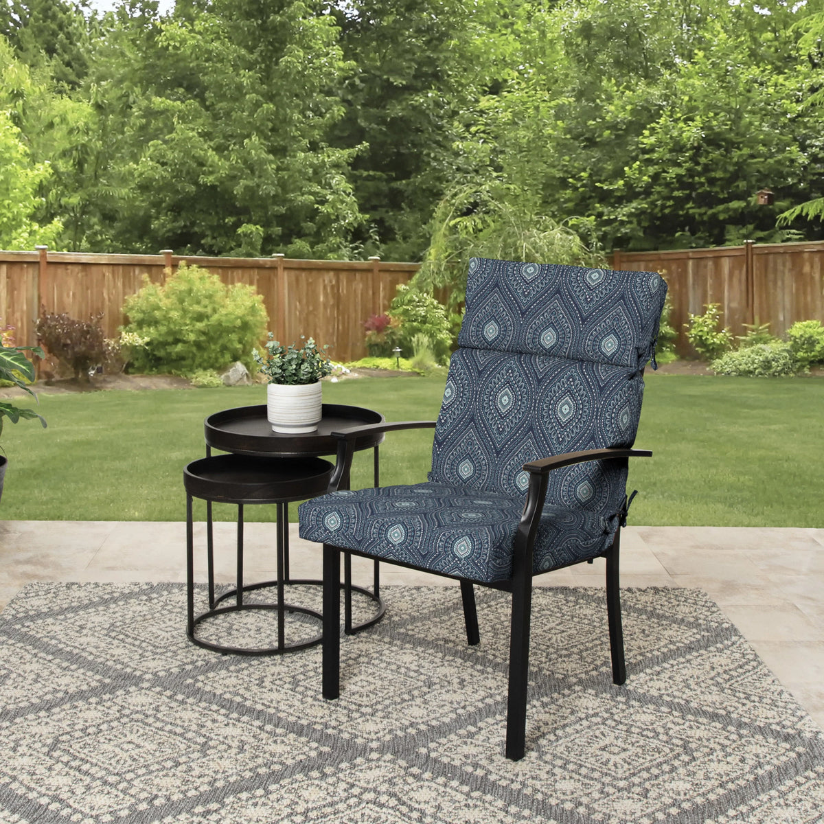Red Medallion Outdoor Chair Cushion N8188